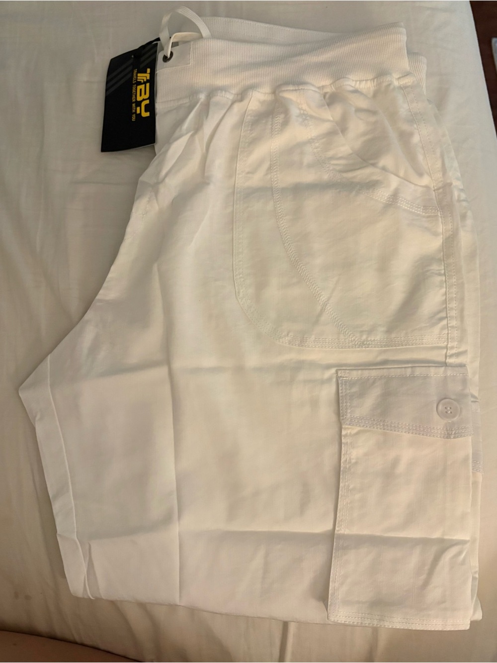 YSENTO Women’s 2XL NWT White Outdoor Cargo Capri Pants Lightweight Travel Hiking
